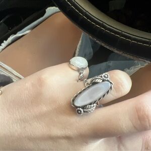STERLING SILVER MOTHER OF THE PEARL RING. SIZE 6 STAMPED “ME”